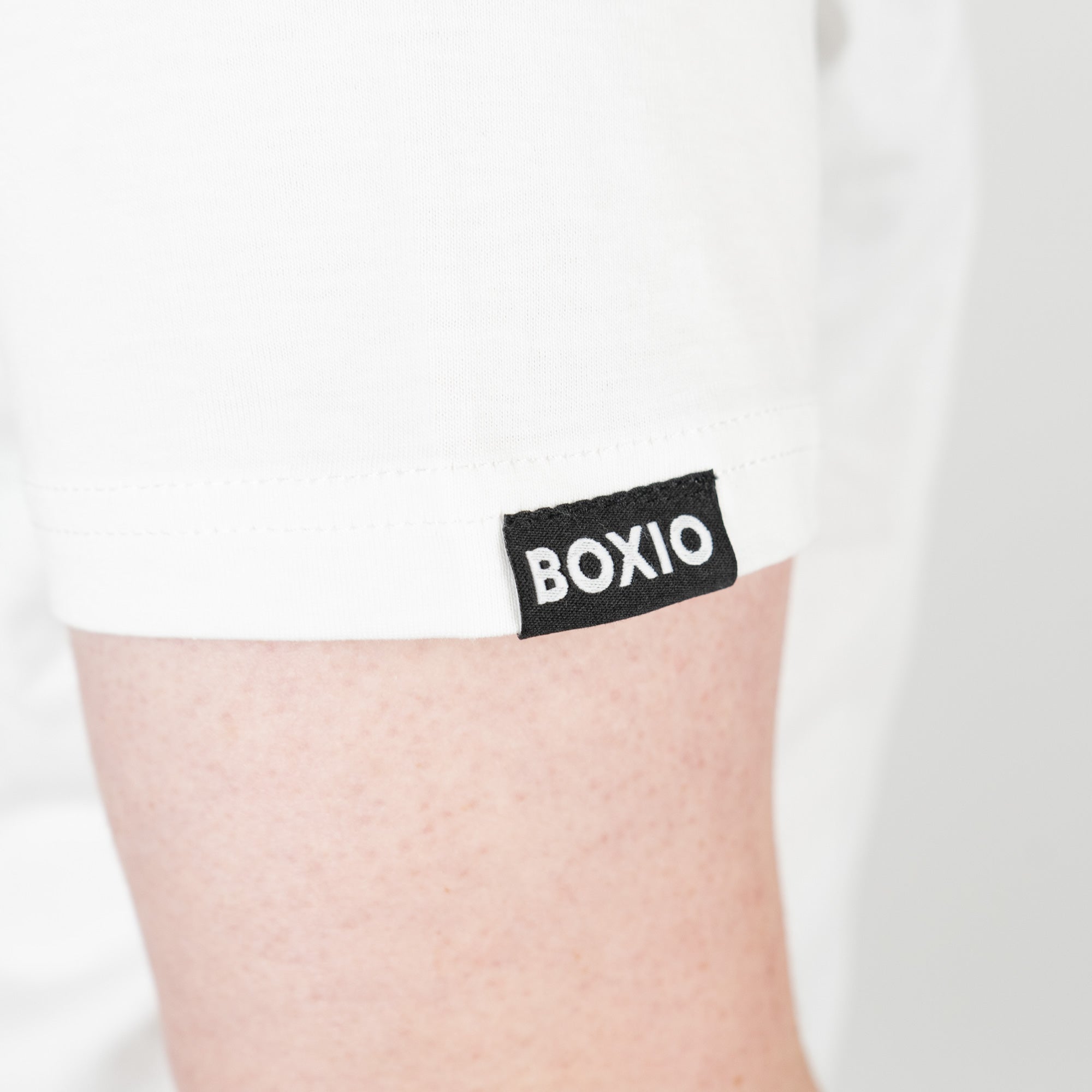 T-shirt white